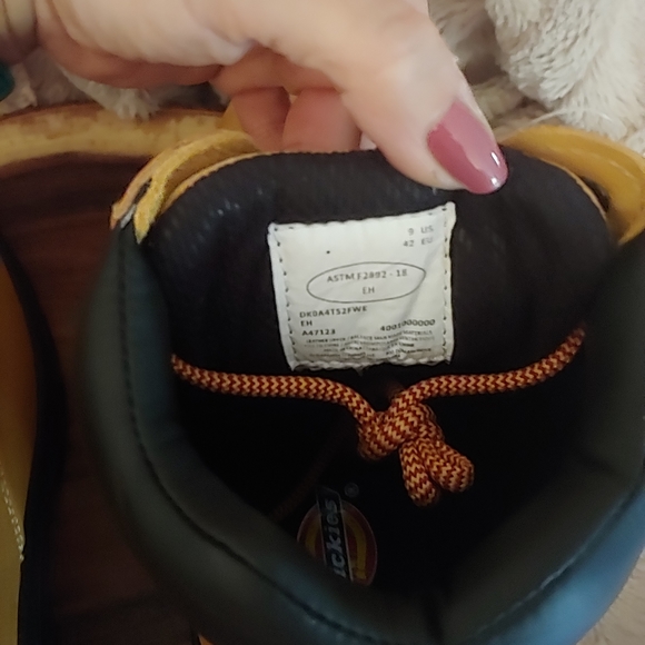 Dickies Size 9 Tan Work Boot - Picture 3 of 3